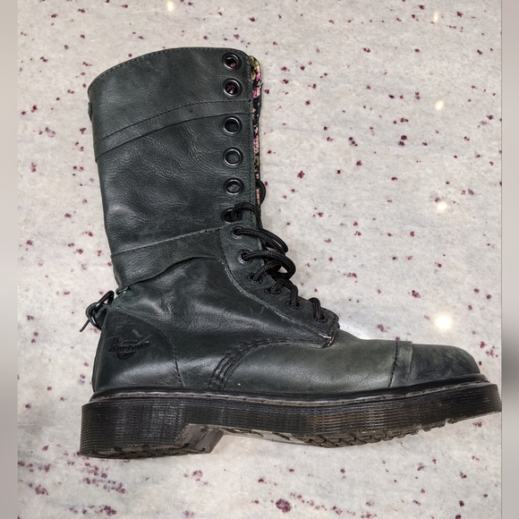 Dr. Martens - Picture 4 of 8